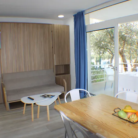 Apartament Agi Rescator Roses